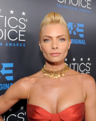 Jaime Pressly Showing Huge Cleavage At The 5th Annual Critics Choice Television 