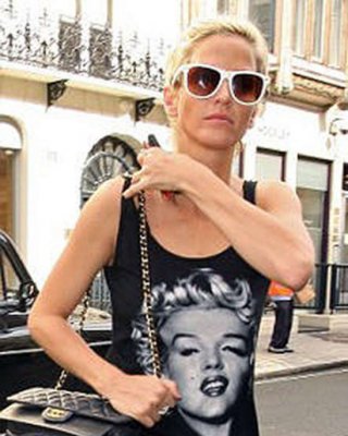 Sarah harding entblößt ihren schönen Arsch im Tanga am Strand und in Shorts Paparazzi pi
 #75383443
