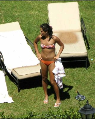 Promi-Babe Ana Ivanovic sonnt sich in einem sexy orangefarbenen Bikini
 #75402504