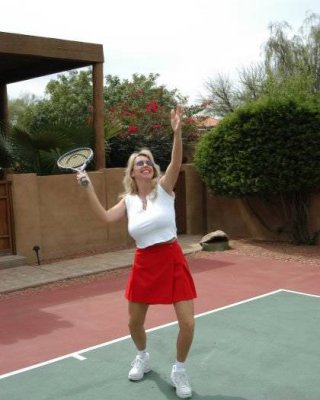 Wifey oben ohne auf dem Tennisplatz
 #67109260