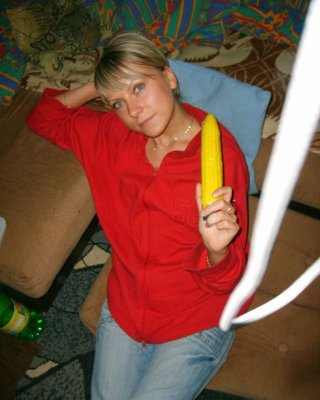 Schöne sexy heiße Amateur-Mädchen posieren vor der Kamera
 #79452889