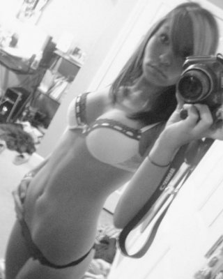 Viele hübsche und heiße Amateur-Teens, die sich ausziehen und sexy posieren
 #79398800
