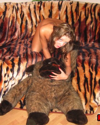 Smokin hot teen spielt mit Puppen und ihre Muschi für ihren Freund
 #77122356