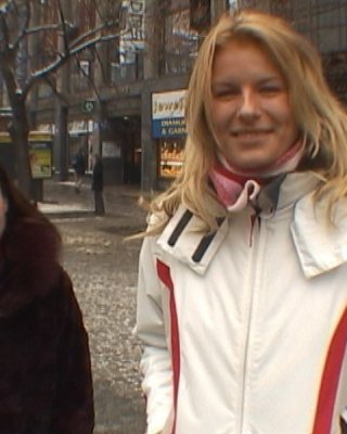 Zwei schöne Babes saugen und lieben einen Schwanz
 #76729493
