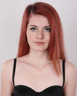 Redhead Teen und ihr erstes Porno-Casting-Audition, wo sie Streifen
 #71642271