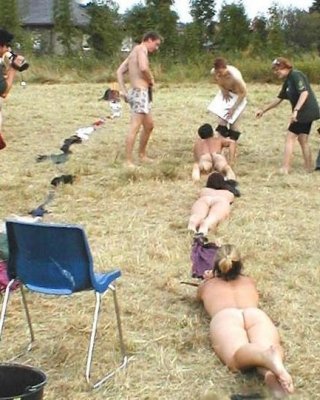 Viele hübsche und heiße Amateur-Teens entkleiden sich und posieren sexy
 #79402218