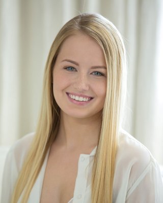 Scarlett sage verehrt seinen riesigen schwarzen Schwanz mit ihrem Mund und pu
 #71656983