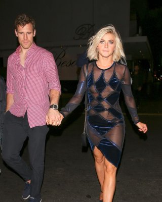 Julianne Hough zeigt ihre Titten im durchsichtigen Kleid beim Verlassen des Tanzes mit 
 #75163348