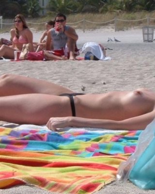 Terrible Heating up the beach front by exposing her nude determine