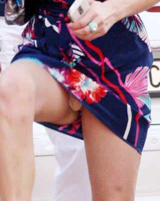 Paris hilton sehr sexy und heiß upskirt und nipple slip Fotos
 #75340980