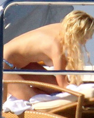 Paris hilton sehr sexy und heiß upskirt und nipple slip Fotos
 #75341002
