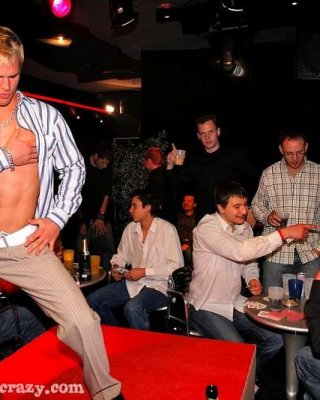 Twinks können ihre Hände nicht von einander lassen
 #76988073