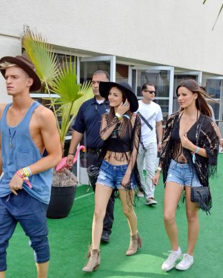 Victoria Justice Wearing Denim Shorts And Belly Top At The Hard Rock Hotel Pool 