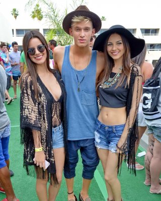 Victoria Justice Wearing Denim Shorts And Belly Top At The Hard Rock Hotel Pool 