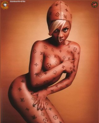 Lil Kim nude boobs and shaved pussy #75426005