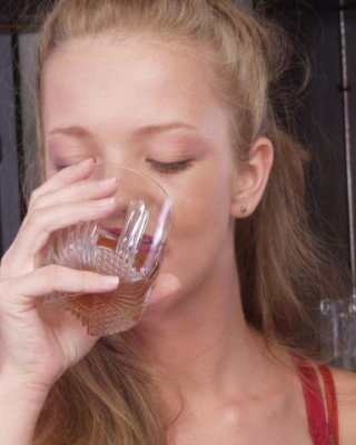 Blondes Babe spielt mit Vibrator
 #74056491