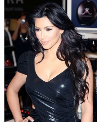 彼女の偉大なお尻と巨乳とアップスカートのパパラッチの写真を示すキムカーダシアン
 #75359495