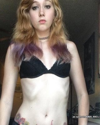Alternative Küken posiert sexy in heißen Selfpics
 #75695787