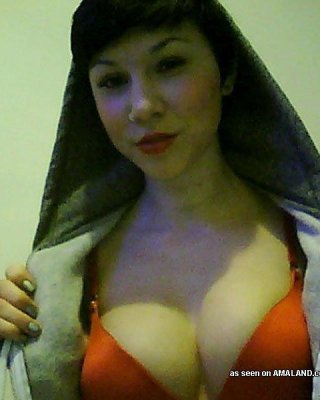 カメラでおっぱいを見せるバストアップベイビーのコンピレーション
 #72928922