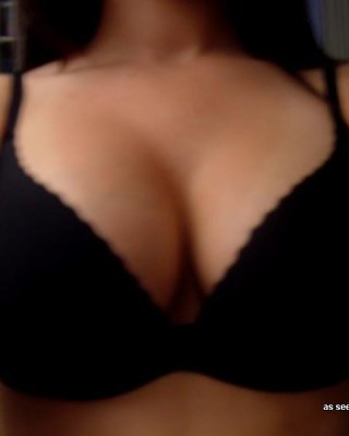 カメラでおっぱいを見せるバストアップベイビーのコンピレーション
 #72928955