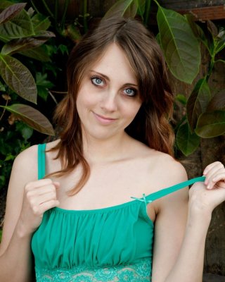 Blasser, kecker Amateur-Teenie Nicky Huntsman strippt im Freien
 #67875756
