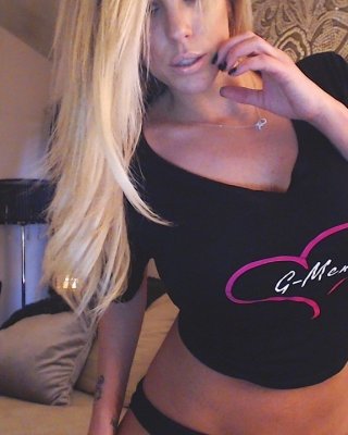 Blonde Sexbombe Xo Gisele enthüllt ihre gigantischen Brüste
 #72564374