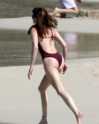 Stephanie Seymour zeigt ihren Arsch und posiert sexy
 #75406387