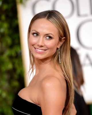 Stacy Keibler vollbusig in engem Röhrenkleid bei der 70th annual golden globe award
 #75243688