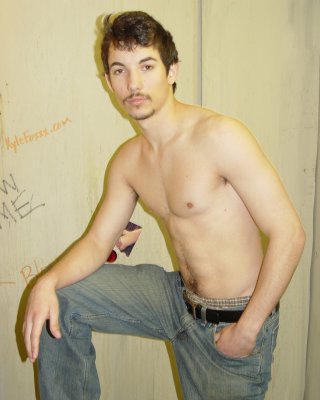 ゲイのグローリーホール・アクションで強力なチンポを吸うムラムラした男
 #76960476