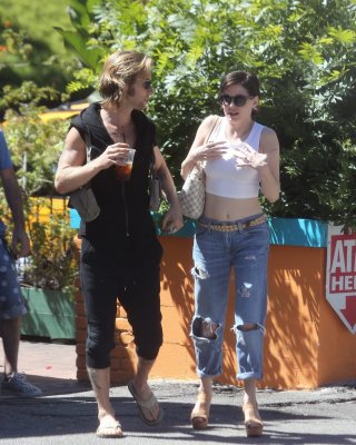 Rose McGowan Flaunting Her Huge Assets Braless In White Belly Top And Ripped Jea