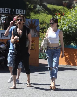 Rose McGowan Flaunting Her Huge Assets Braless In White Belly Top And Ripped Jea