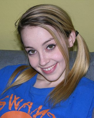 Amateur blonde teen Freundin spreizt nackt &amp; wichst auf einen Schwanz
 #67341750