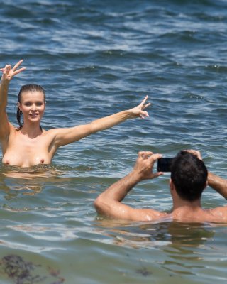 Joanna Krupa Caught Topless And Fucking Hard At The Beach In Miami