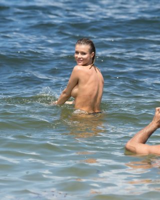 Joanna Krupa Caught Topless And Fucking Hard At The Beach In Miami