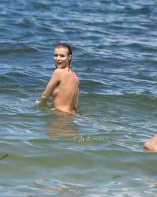 Joanna Krupa Caught Topless And Fucking Hard At The Beach In Miami