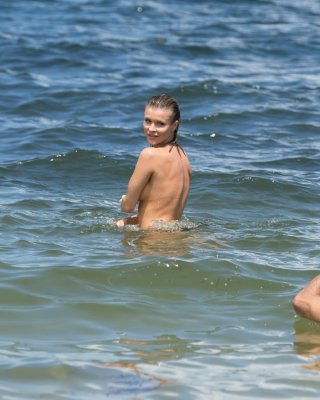 Joanna Krupa Caught Topless And Fucking Hard At The Beach In Miami