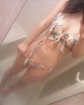 Gesichtslose asiatische gf schrubbt haarige Muschi in der Dusche
 #69867688