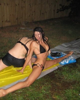 18 Jahre alten lesbischen Amateur gfs lecken Muschis in offenen Fotos
 #68146887