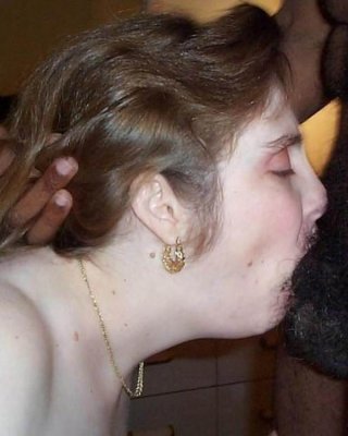 Weiße Amateur-Babes saugen große schwarze Schwänze
 #67662851
