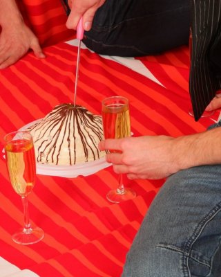 Nach ein paar Drinks gehen diese Teenie-Homos voll aufeinander ab
 #76929469