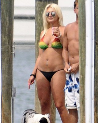 Brooke Hogan Showing Her Ass And Great Body In Thong And Bikini