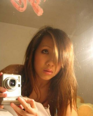 Asiatische Teenie-Mädchen posieren für die Kamera 11
 #69867814
