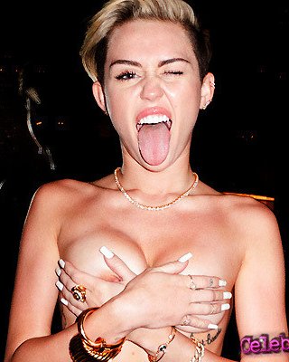 Cute Celebrity Miley Cyrus totaly exposed