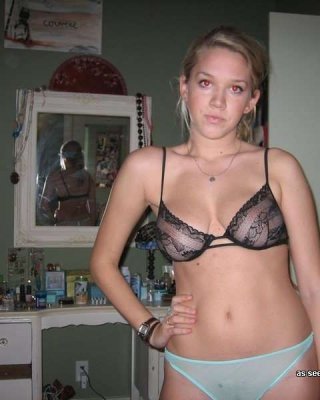 素人の18歳のガールフレンドのフラッシュのおっぱい
 #79394362