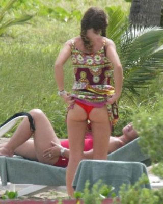 Heiße Promi-Star Rebecca Gayheart Paparazzi-Aufnahmen am Strand
 #75431938
