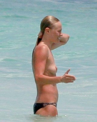 Kate Bosworth Exposing Her Nice Big Boobs And Playing On Beach Paparazzi Picture