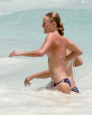 Kate Bosworth Exposing Her Nice Big Boobs And Playing On Beach Paparazzi Picture