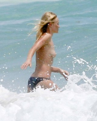 Kate Bosworth Exposing Her Nice Big Boobs And Playing On Beach Paparazzi Picture