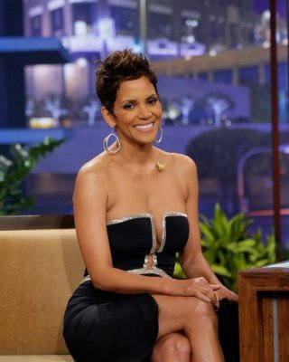 Halle Berry Showing Huge Cleavage At The Tonight Show With Jay Leno In Burbank