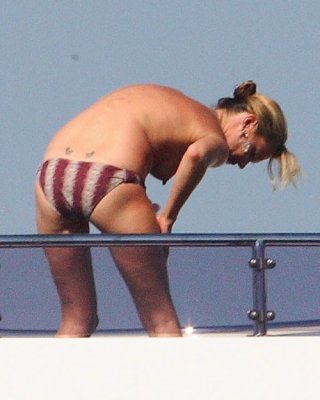 Kate Moss Showing Her Nice Small Tits On Yacht Paparazzi Pics